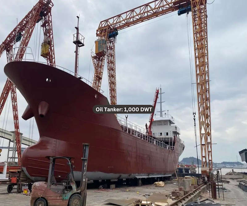 2015 Oil Tanker: USD $1.4M / 1,000t / 54m / ZC / Diesel